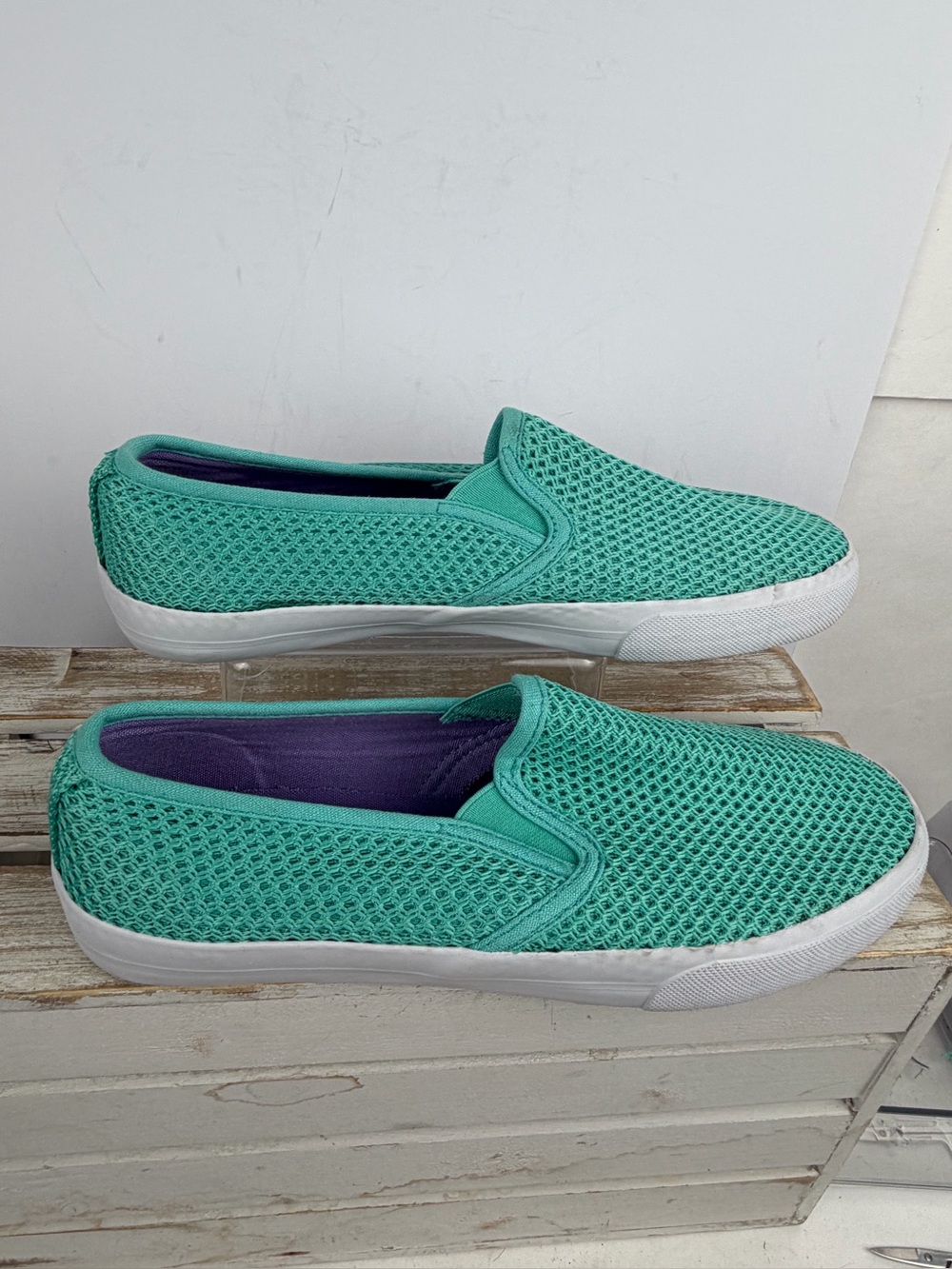 Airwalk mint green mesh slip-on sneakers breathable woven texture size 10
